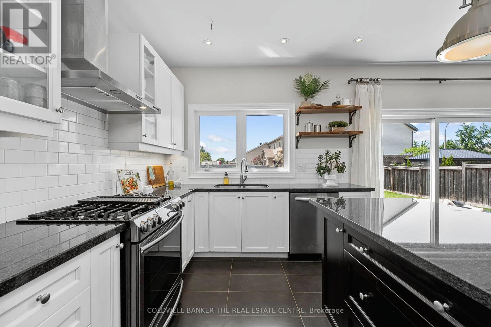 Property at 264 CHURCH STREET N image 4