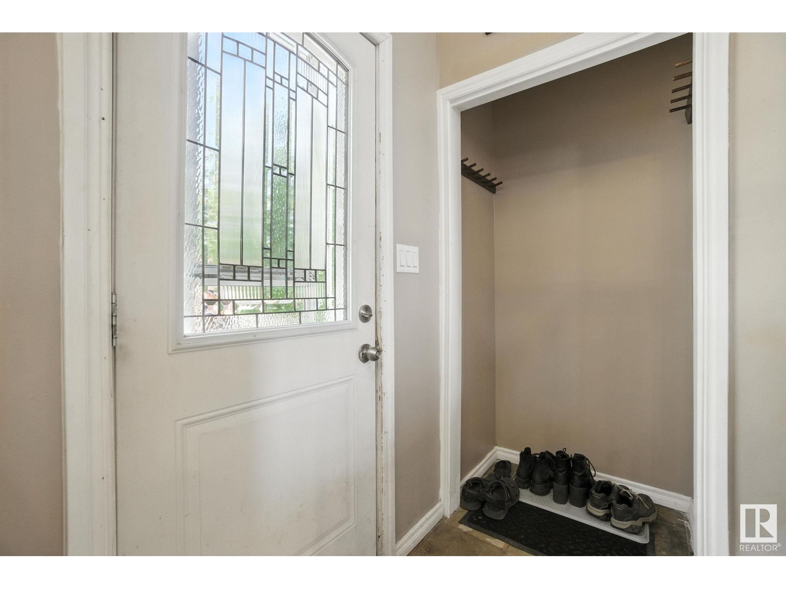 Property at 19 ADDISON CR image 3
