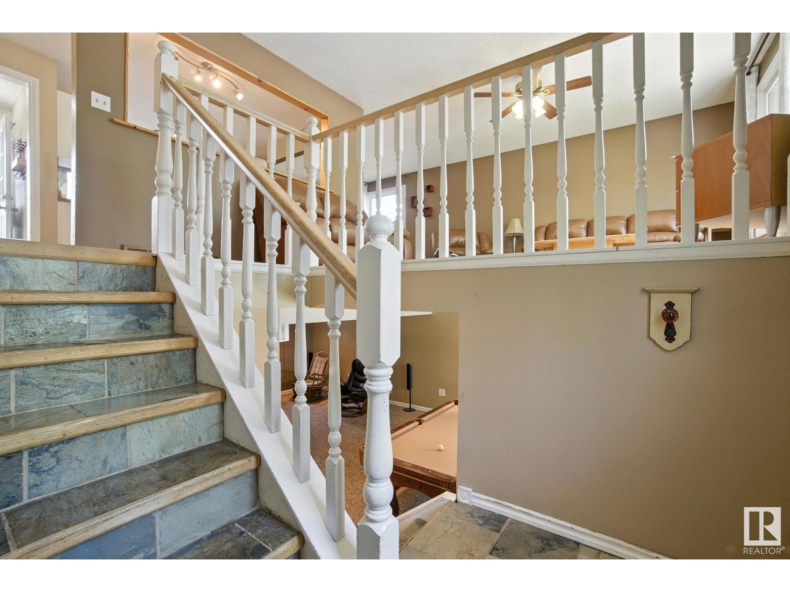 Property at 19 ADDISON CR image 4