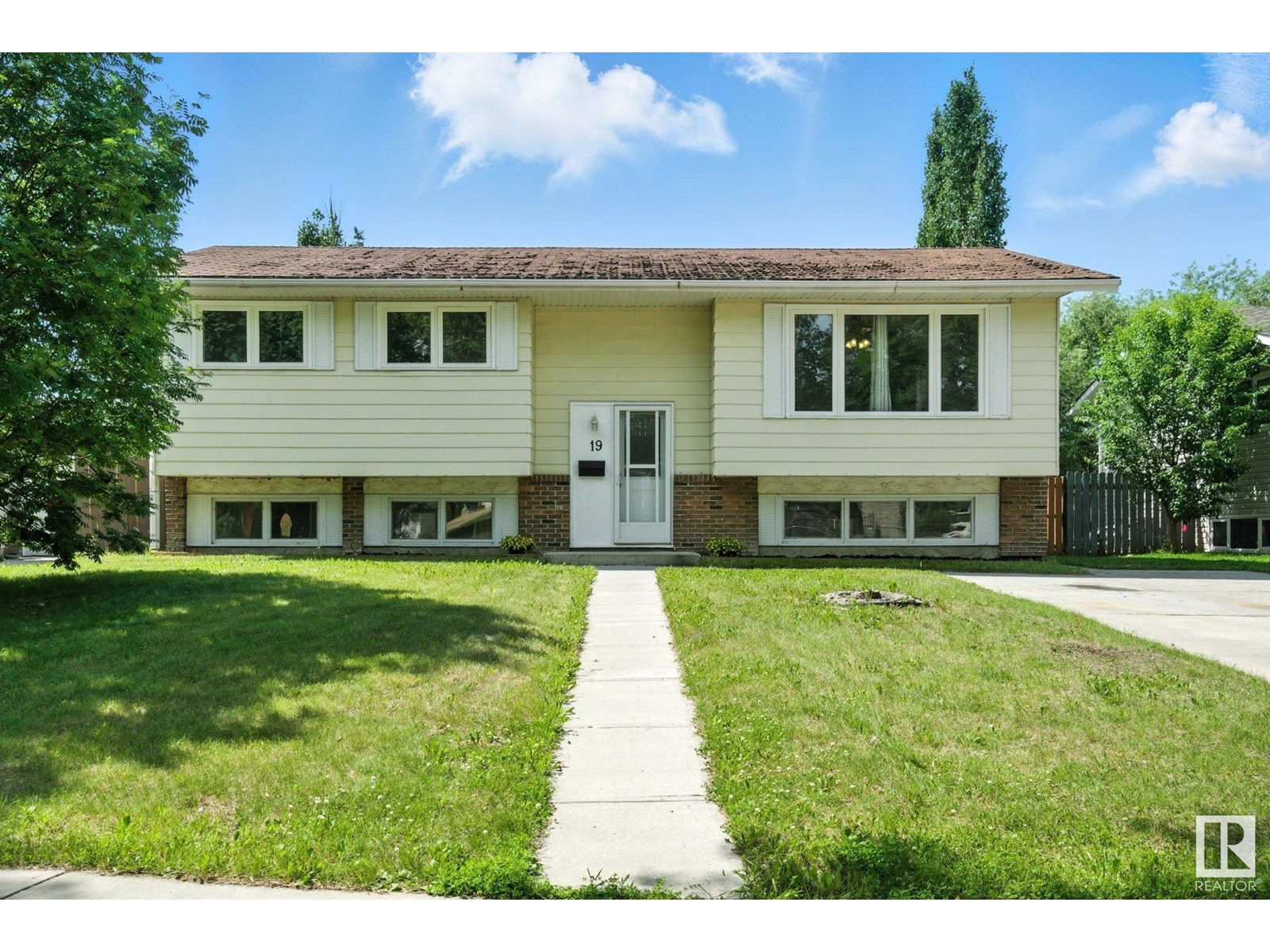 Property at 19 ADDISON CR image 2