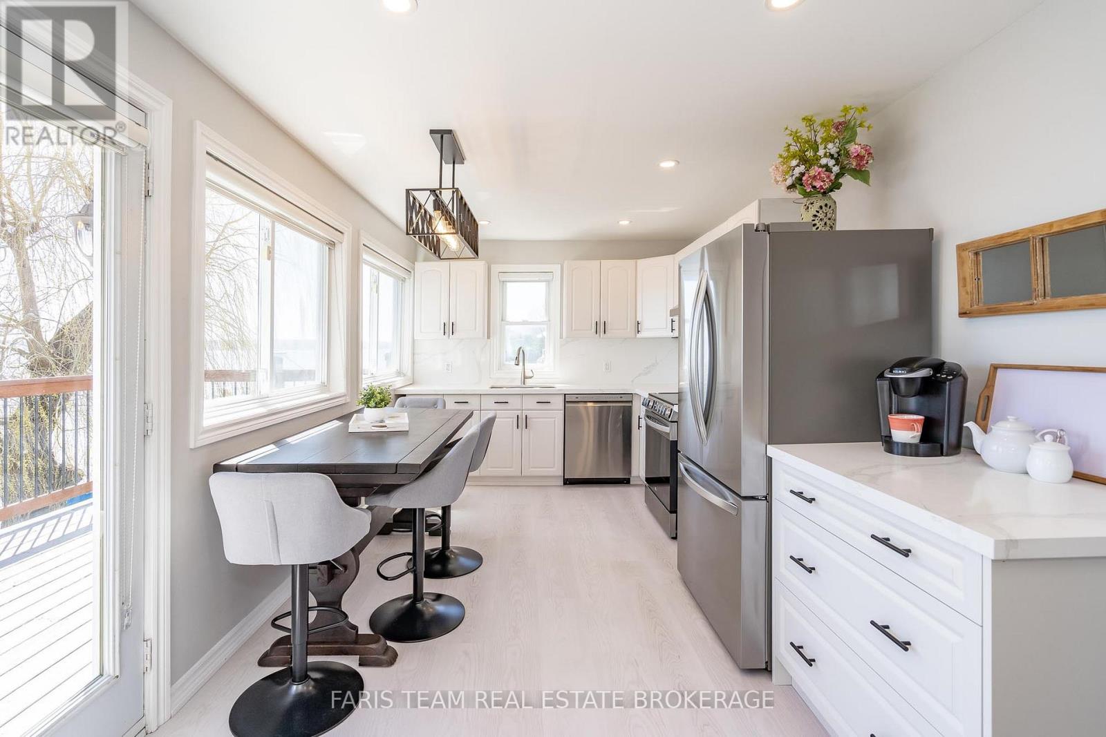 Property at 282 ROBINS POINT ROAD image 4