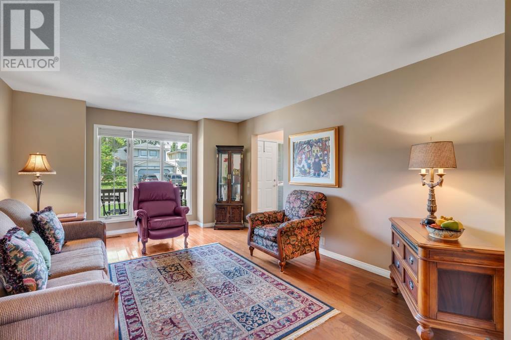 Property at 34 Evergreen Terrace SW image 4
