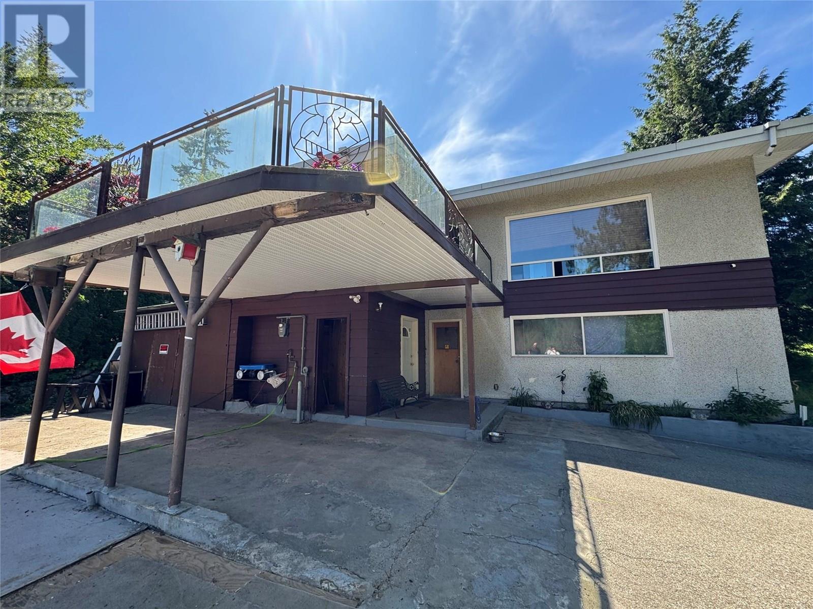 604 11th Street, Castlegar, British Columbia  V1N 2J9 - Photo 2 - 10344864