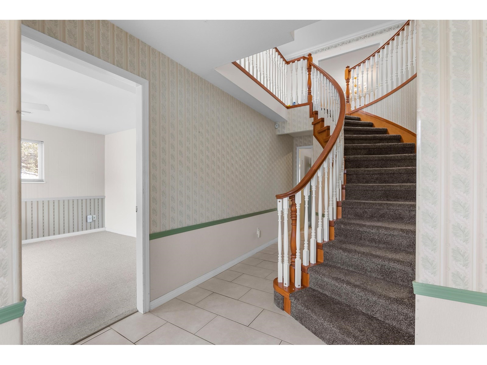 Property at 34654 7 AVENUE image 5