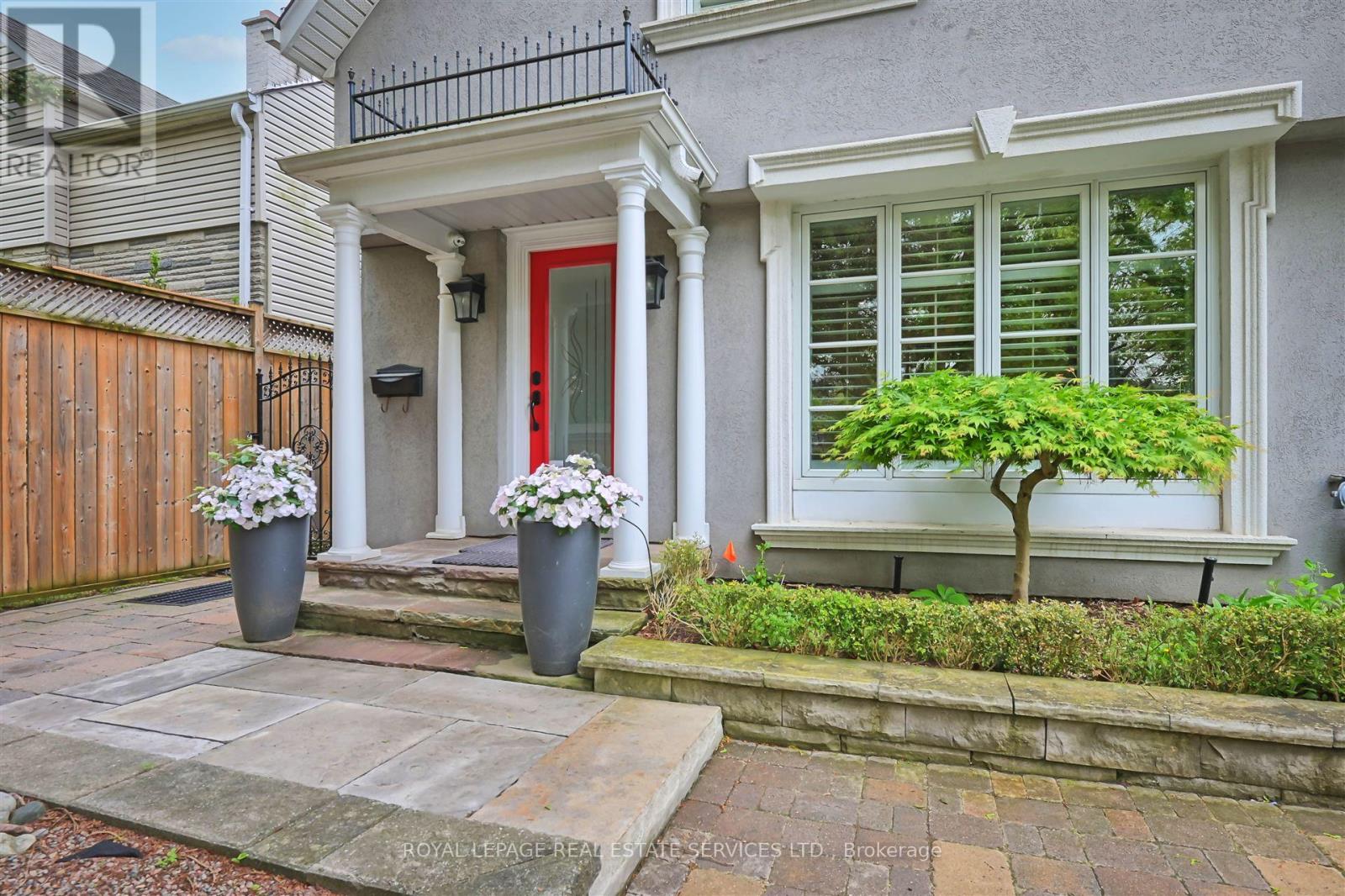 Property at 230 THE KINGSWAY image 3