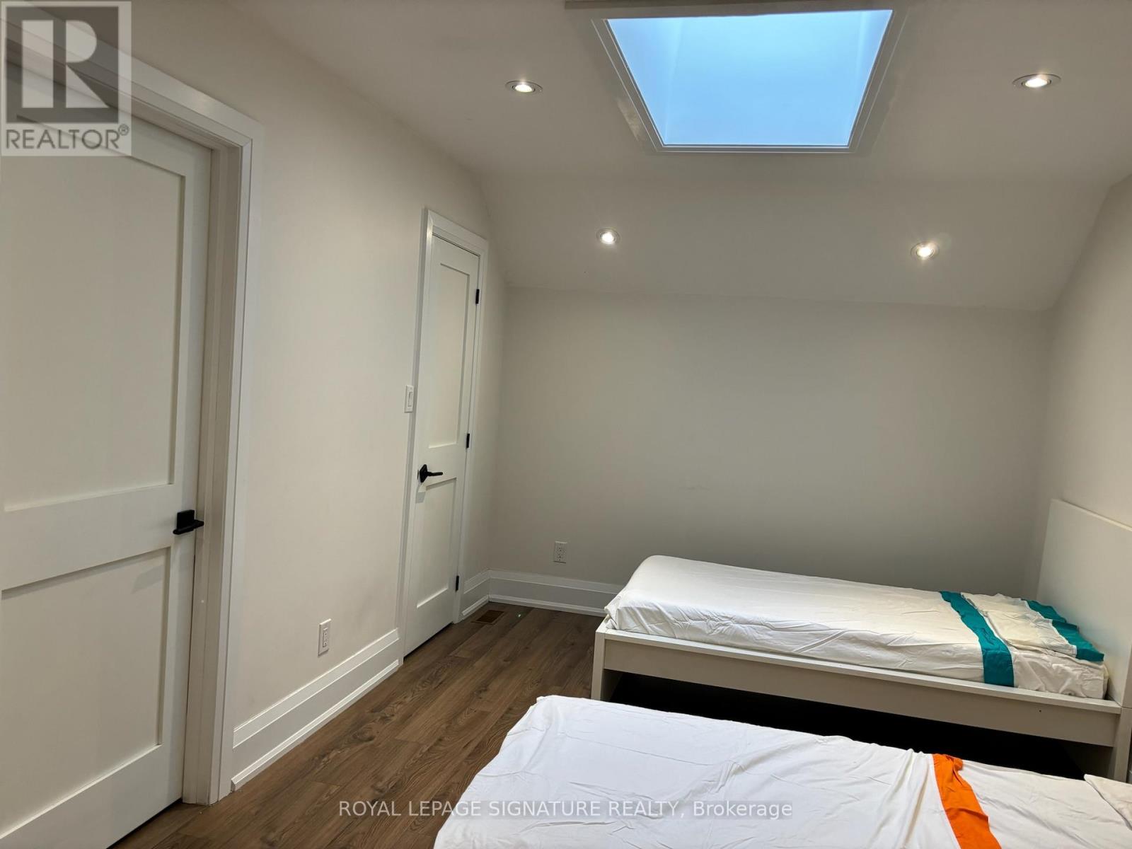 Upper 2 Levels - 14 Rotherham Avenue, Toronto, Ontario  M6M 1L8 - Photo 12 - W12262656