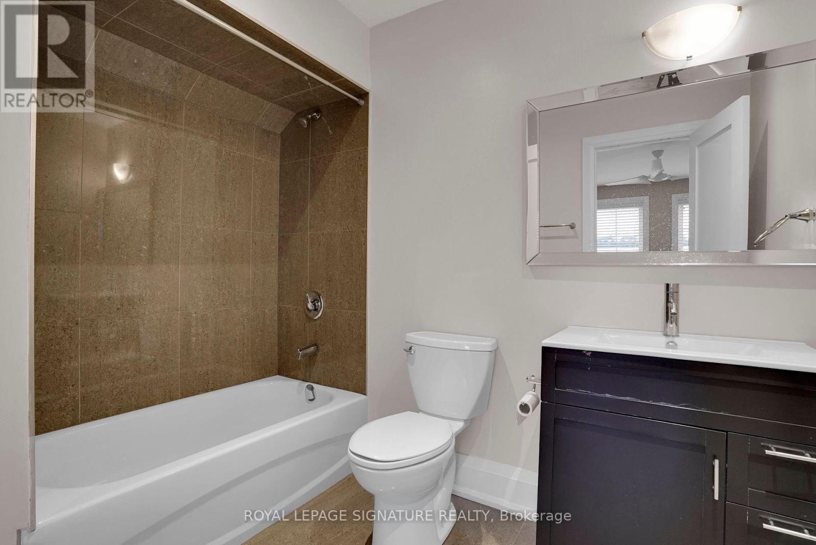 Upper 2 Levels - 14 Rotherham Avenue, Toronto, Ontario  M6M 1L8 - Photo 15 - W12262656