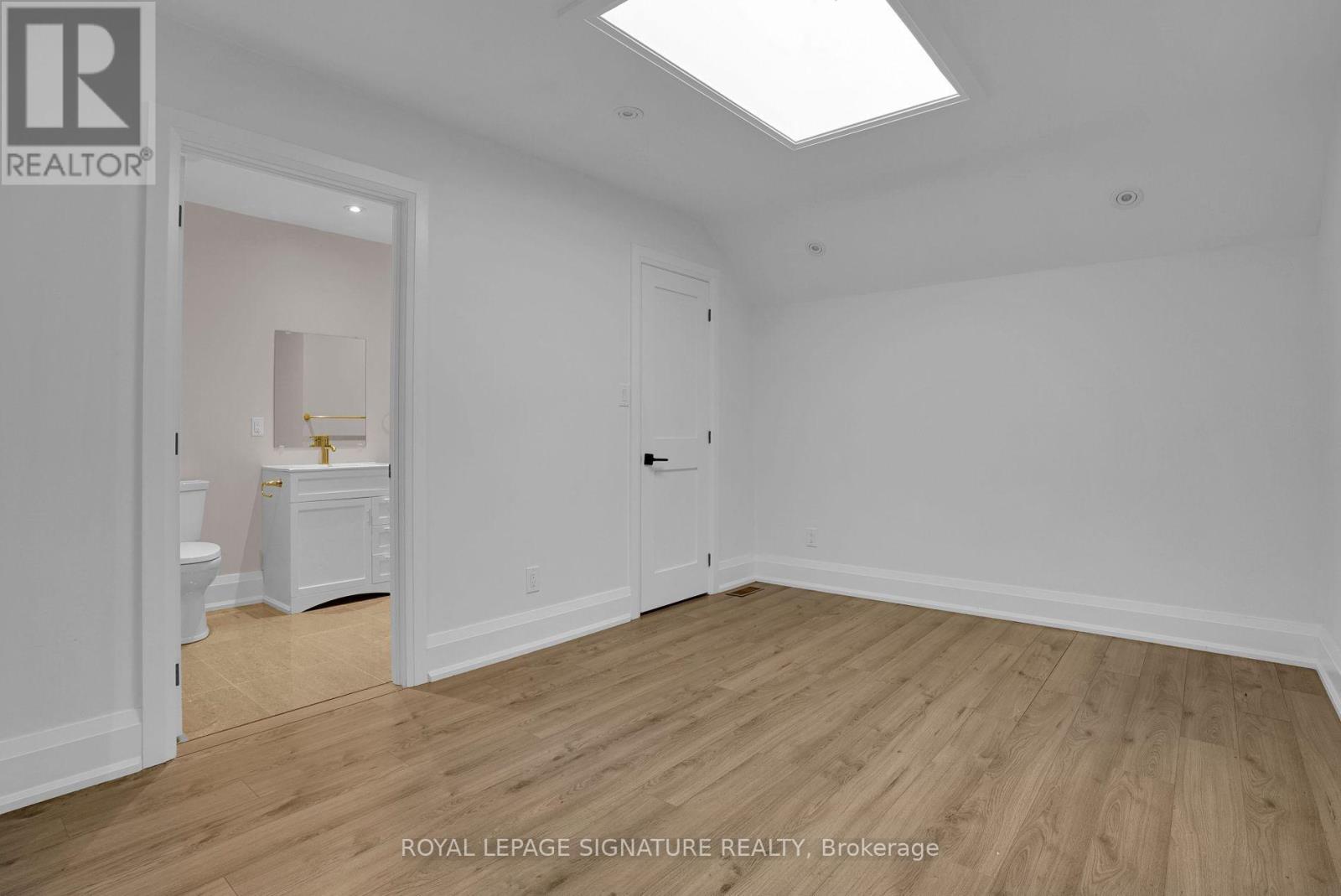 Upper 2 Levels - 14 Rotherham Avenue, Toronto, Ontario  M6M 1L8 - Photo 17 - W12262656