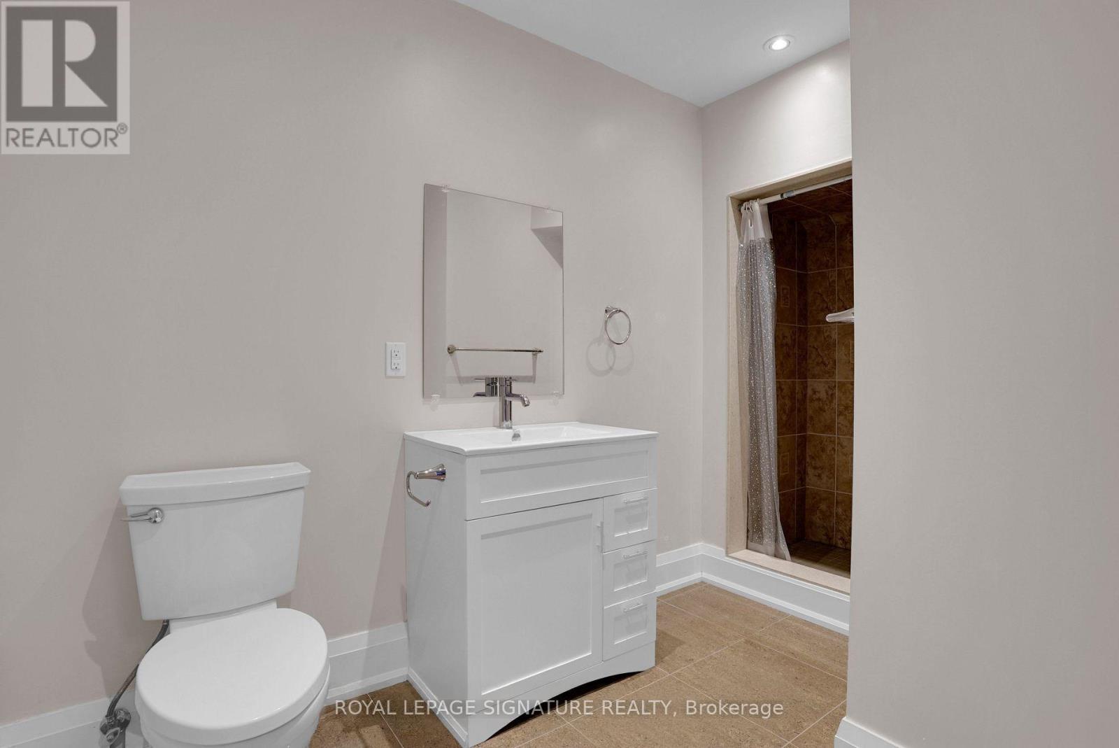 Upper 2 Levels - 14 Rotherham Avenue, Toronto, Ontario  M6M 1L8 - Photo 18 - W12262656