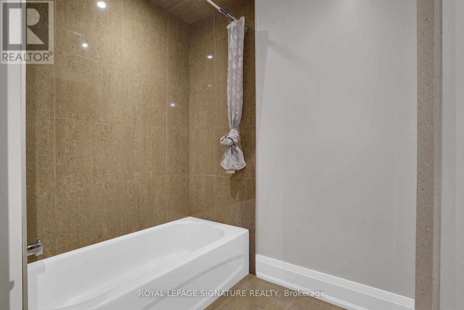 Upper 2 Levels - 14 Rotherham Avenue, Toronto, Ontario  M6M 1L8 - Photo 19 - W12262656