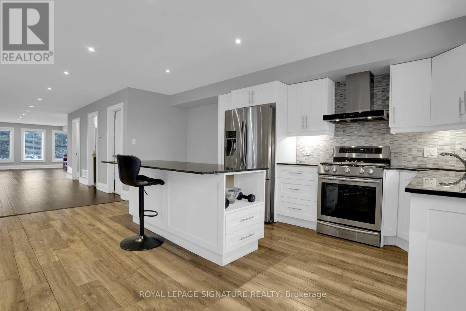 Upper 2 Levels - 14 Rotherham Avenue, Toronto, Ontario  M6M 1L8 - Photo 5 - W12262656