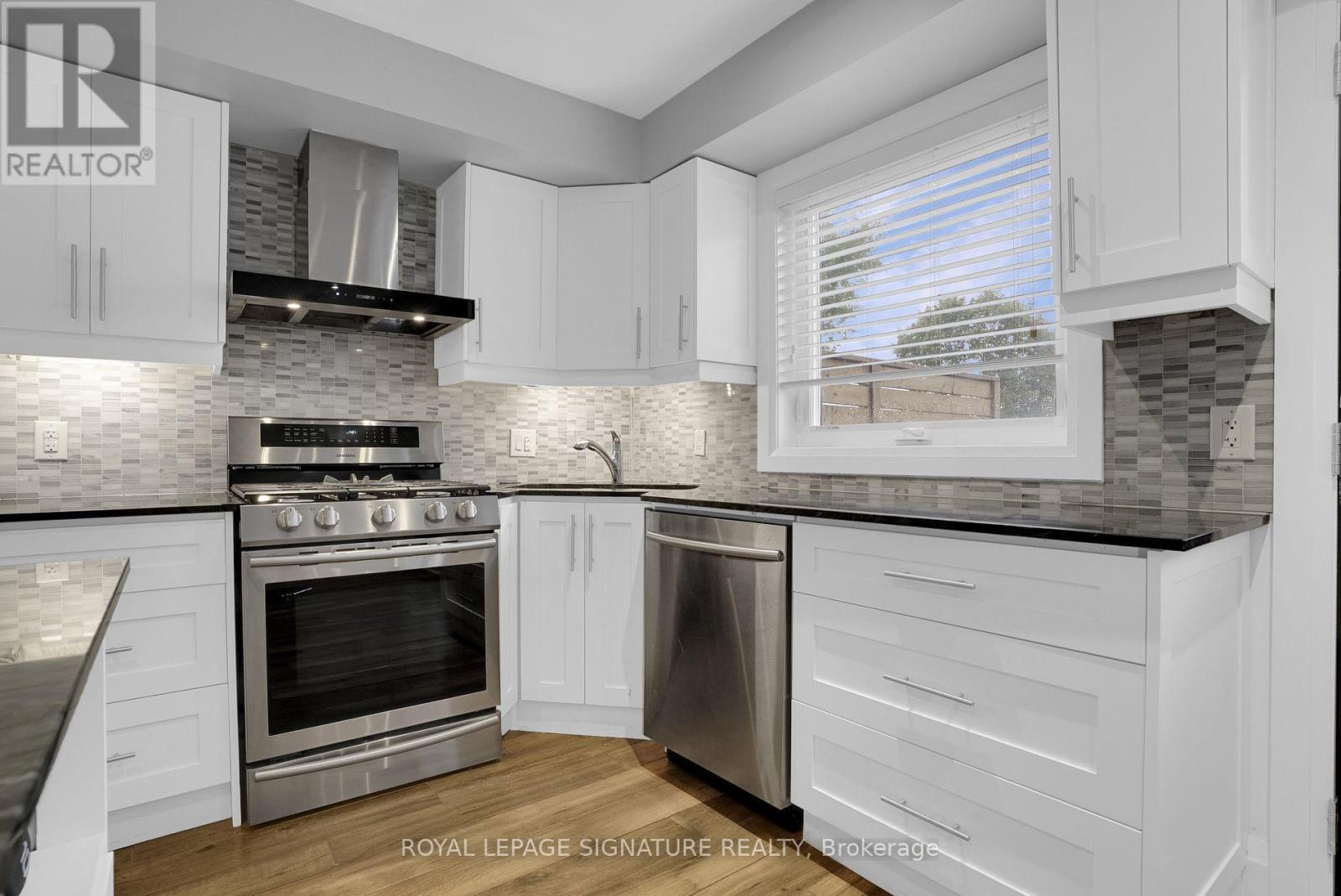 Upper 2 Levels - 14 Rotherham Avenue, Toronto, Ontario  M6M 1L8 - Photo 6 - W12262656