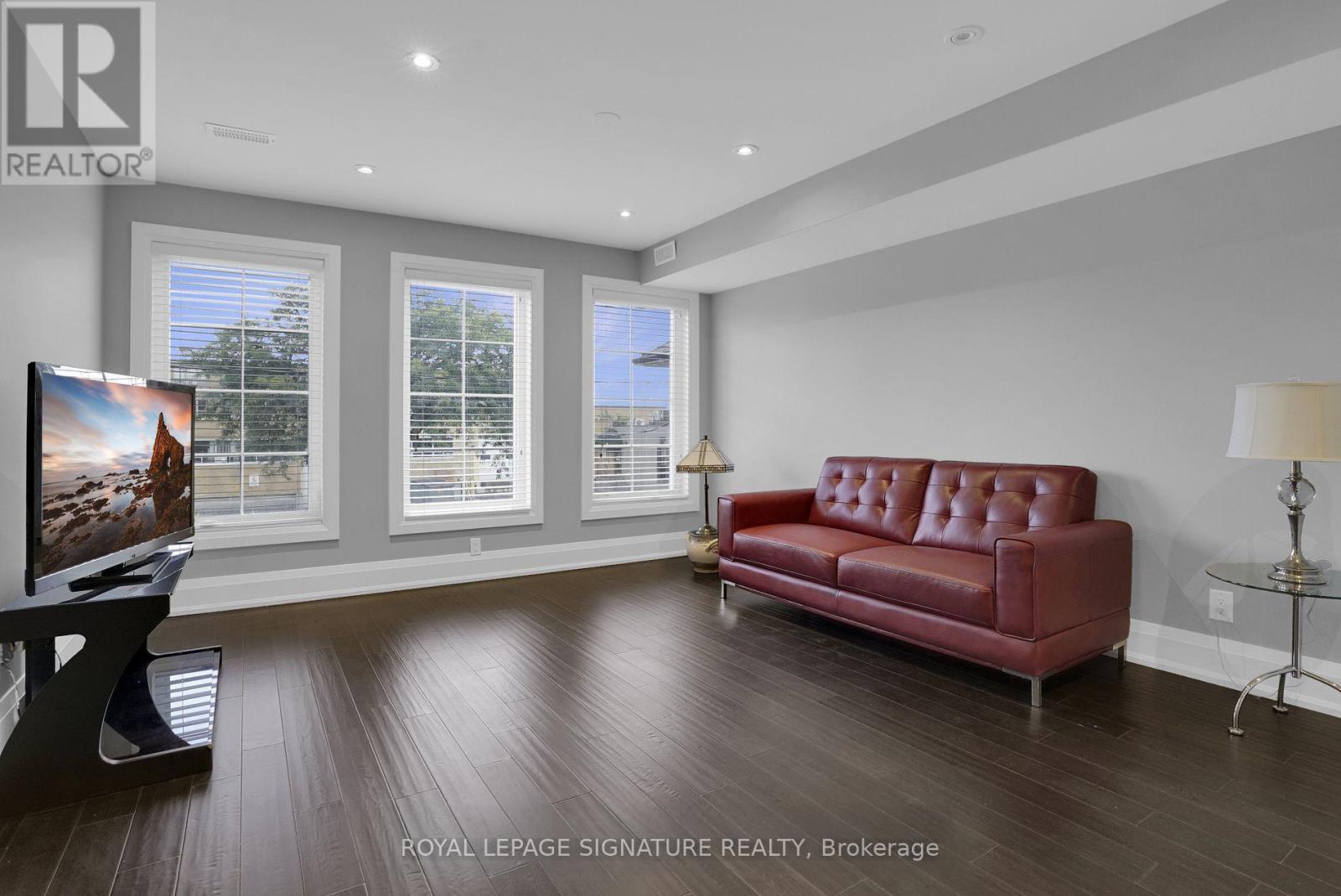Upper 2 Levels - 14 Rotherham Avenue, Toronto, Ontario  M6M 1L8 - Photo 7 - W12262656