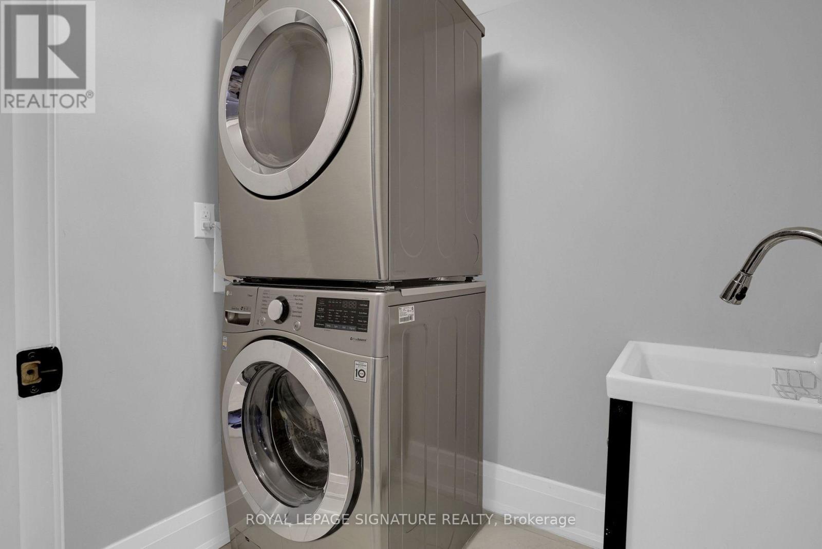 Upper 2 Levels - 14 Rotherham Avenue, Toronto, Ontario  M6M 1L8 - Photo 8 - W12262656
