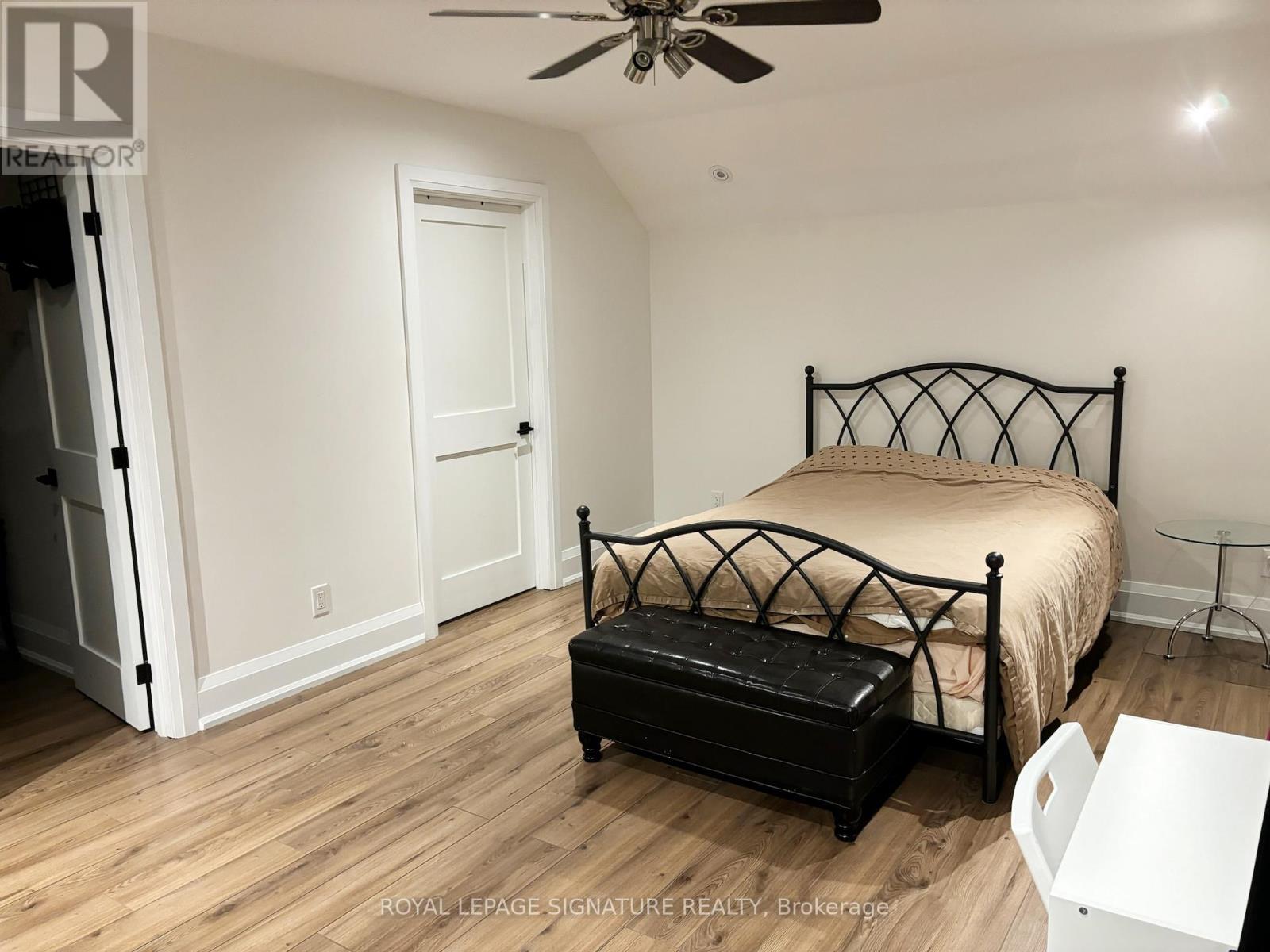Upper 2 Levels - 14 Rotherham Avenue, Toronto, Ontario  M6M 1L8 - Photo 9 - W12262656
