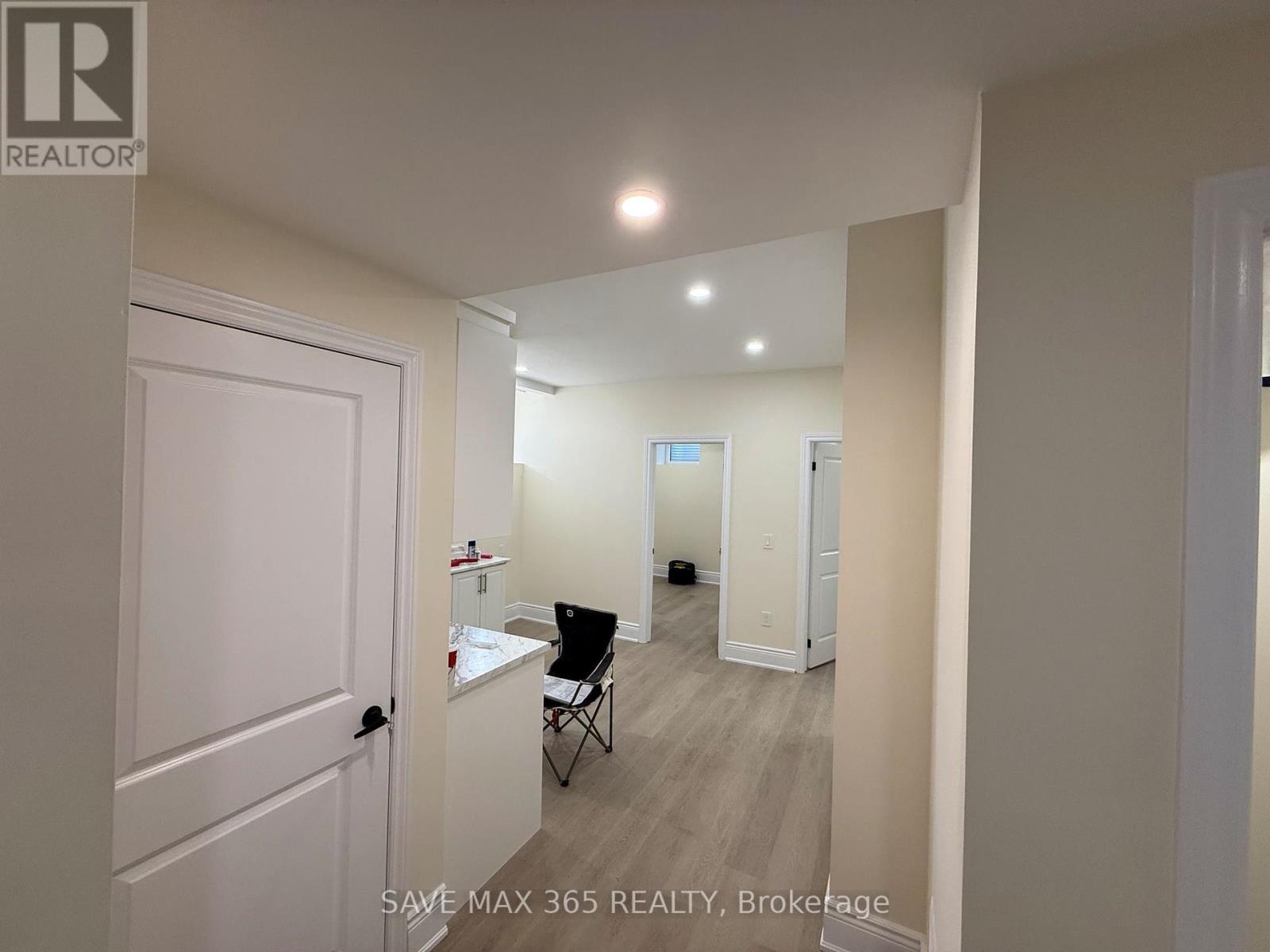 46 James Walker Avenue, Caledon, Ontario  L7C 4M8 - Photo 4 - W12262711