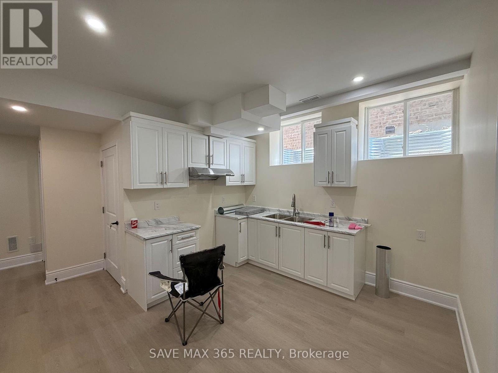 46 James Walker Avenue, Caledon, Ontario  L7C 4M8 - Photo 5 - W12262711