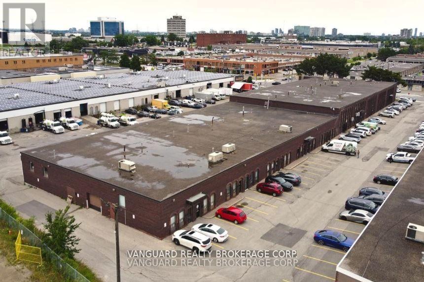 2-4 - 4480 Chesswood Drive, Toronto, Ontario  M3J 2B9 - Photo 3 - W12262713