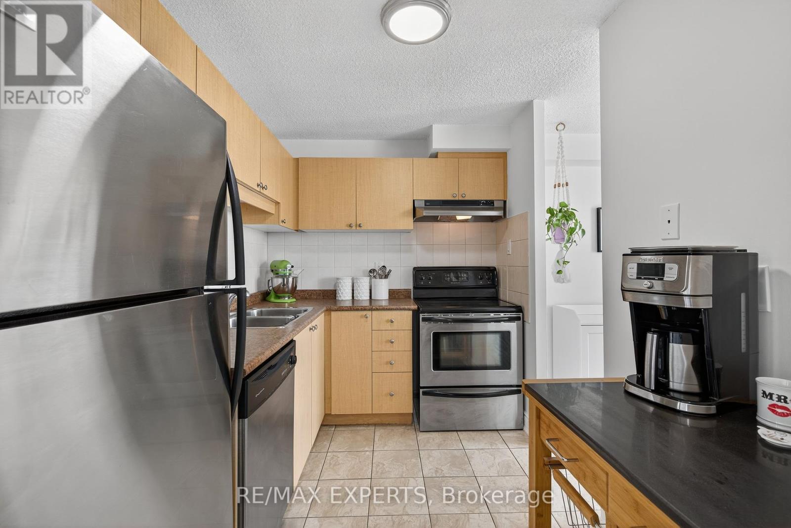 1212 - 2900 Battleford Road, Mississauga (Meadowvale), Ontario  L5N 2V9 - Photo 6 - W12262745