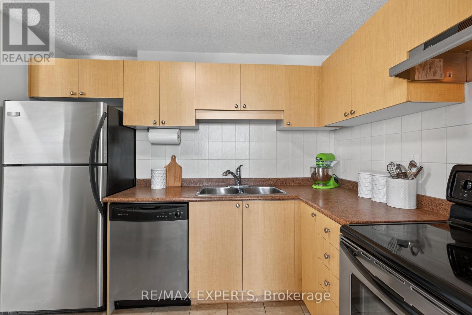 1212 - 2900 Battleford Road, Mississauga (Meadowvale), Ontario  L5N 2V9 - Photo 7 - W12262745