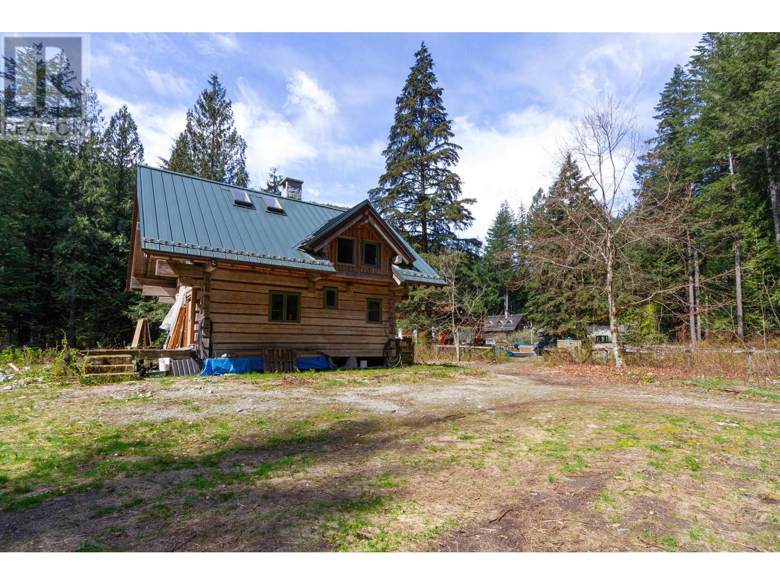 8101 Paradise Valley Road, Squamish, British Columbia  V0N 1H0 - Photo 2 - R3022984