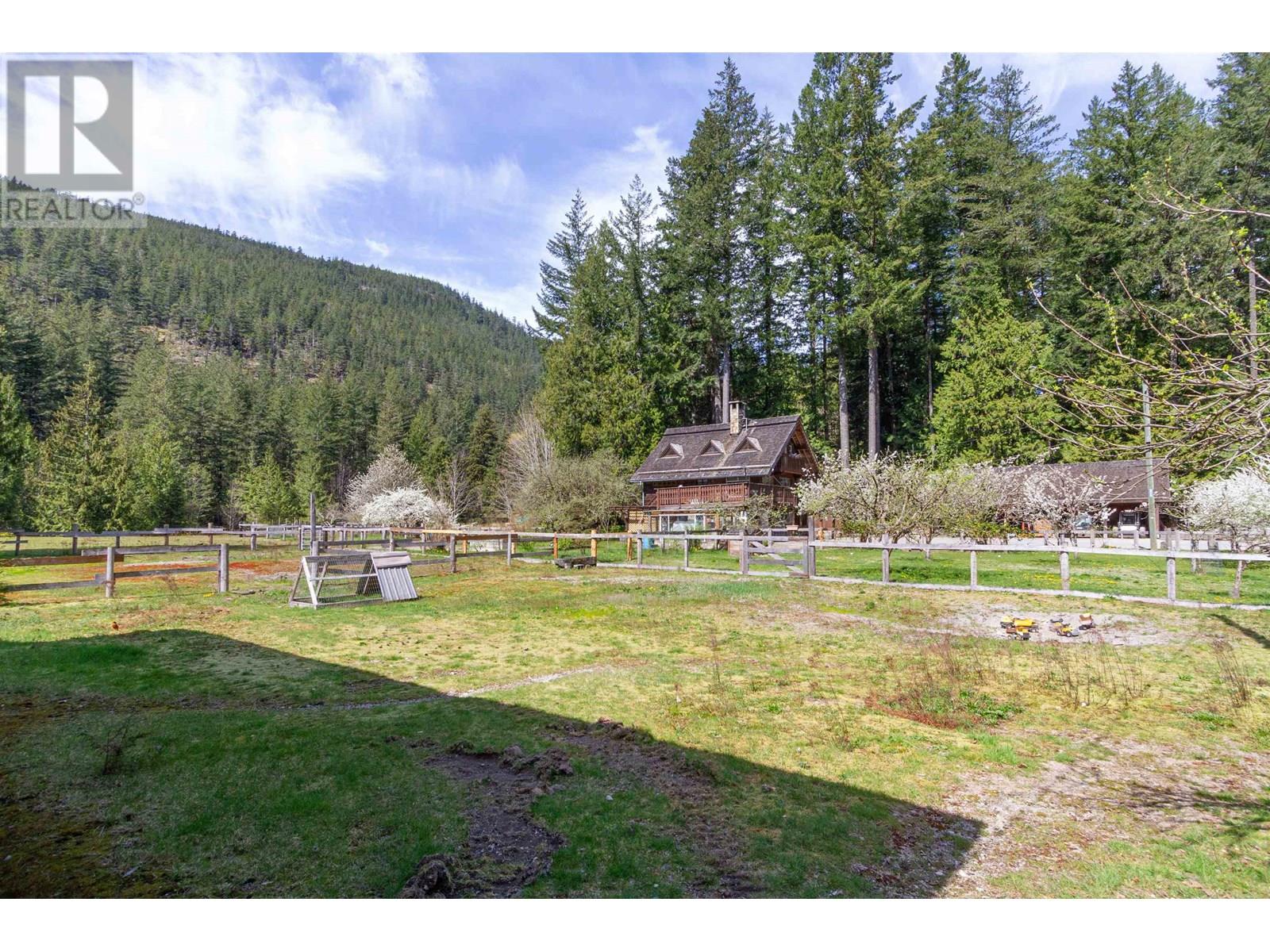 8101 Paradise Valley Road, Squamish, British Columbia  V0N 1H0 - Photo 4 - R3022984