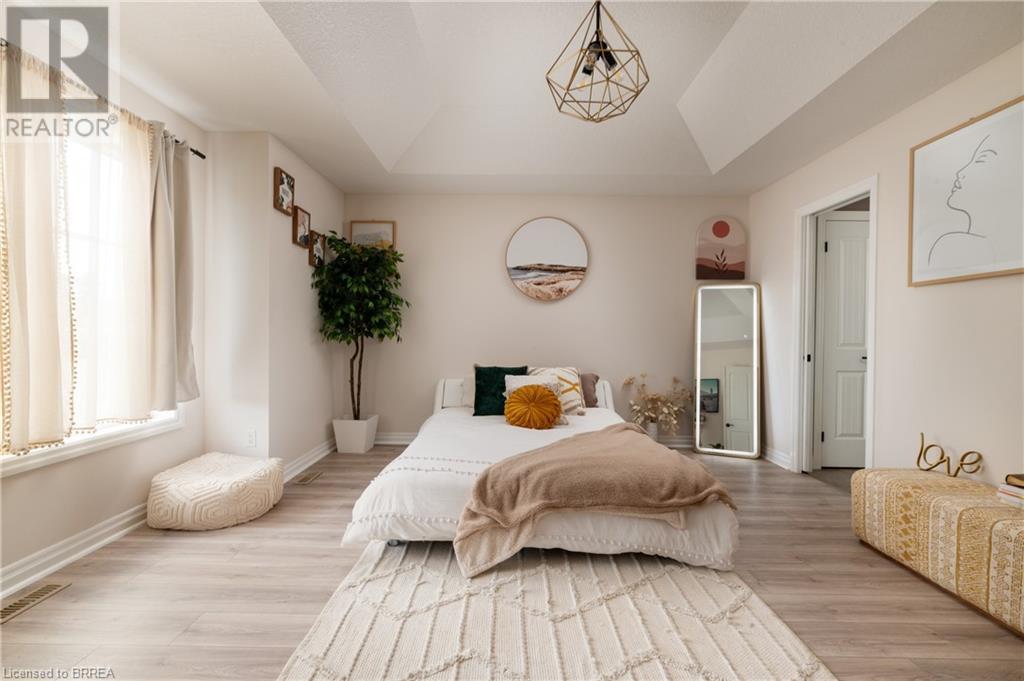 Property at 633 HALIFAX Road image 4