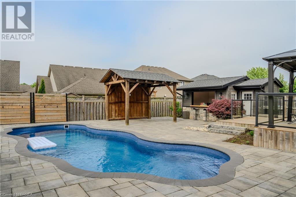 Property at 633 HALIFAX Road image 3