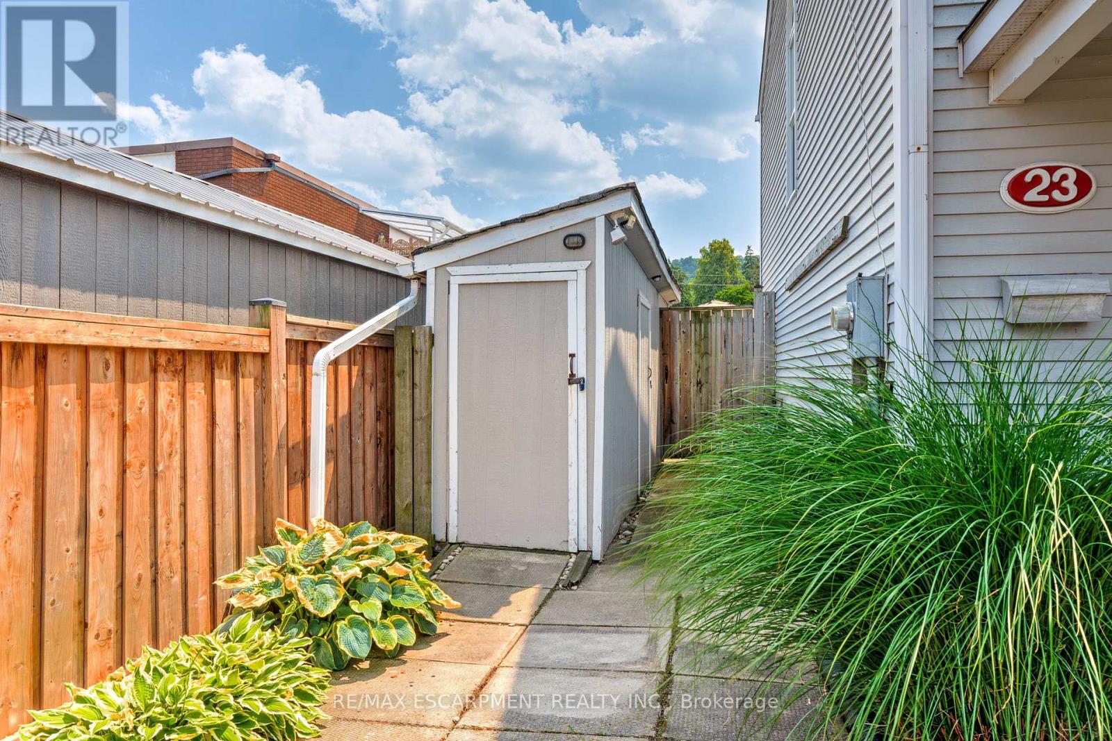 Property at 23 NIAGARA STREET image 4