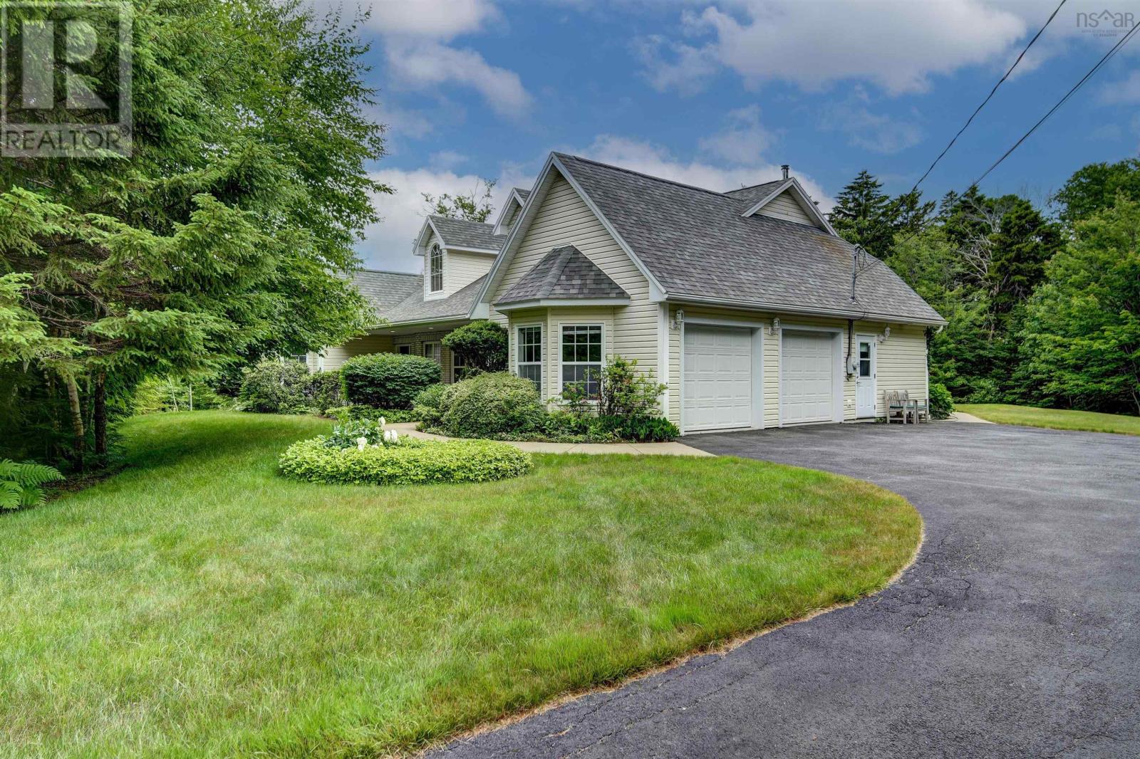 Property at 717 High Road image 1