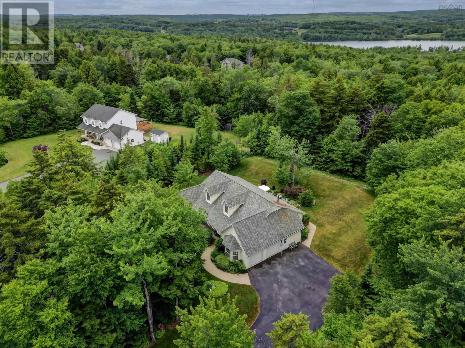 Property at 717 High Road image 2