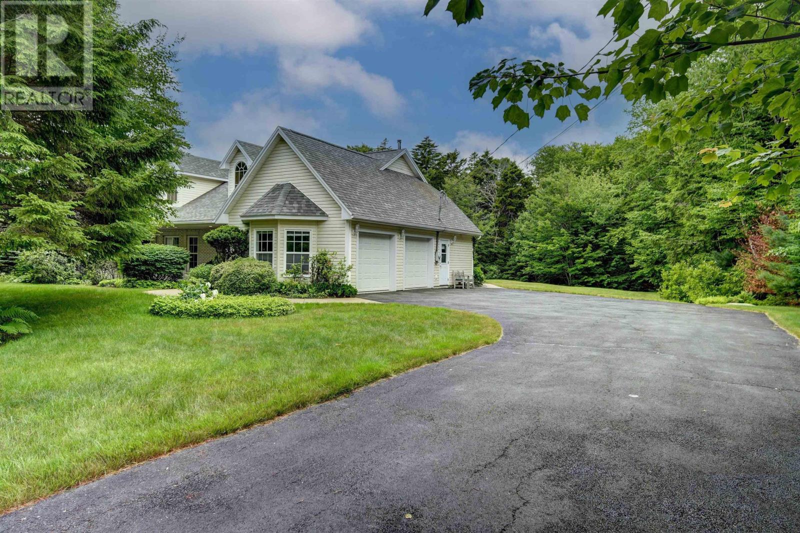 Property at 717 High Road image 3