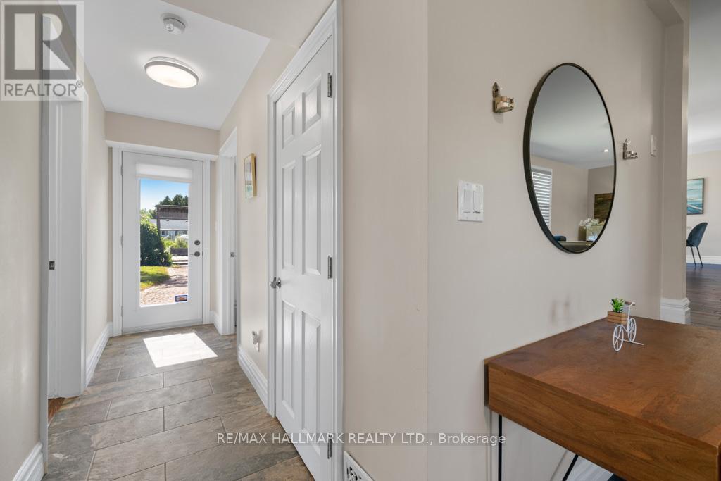 720 Lake Drive S, Georgina, Ontario  L4P 1V1 - Photo 10 - N12256295