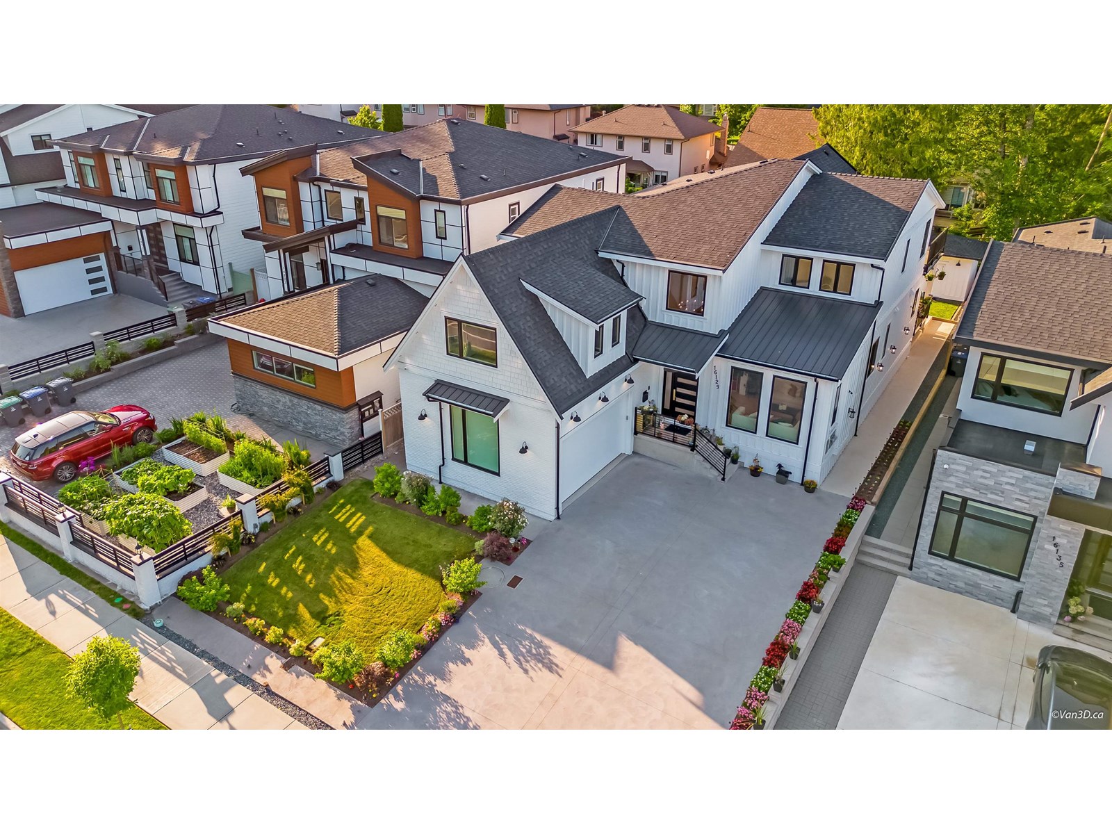 Property at 16129 108 AVENUE image 3
