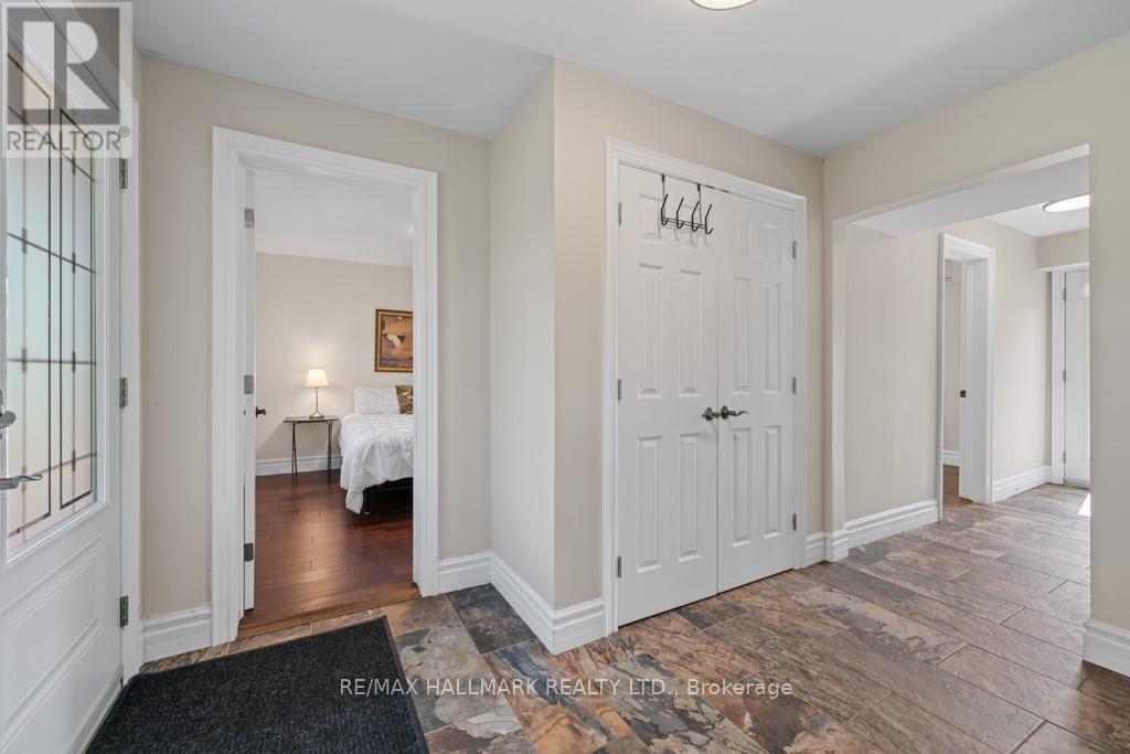 720 Lake Drive S, Georgina, Ontario  L4P 1V1 - Photo 36 - N12256295