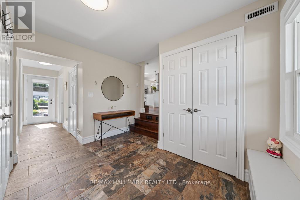720 Lake Drive S, Georgina, Ontario  L4P 1V1 - Photo 8 - N12256295