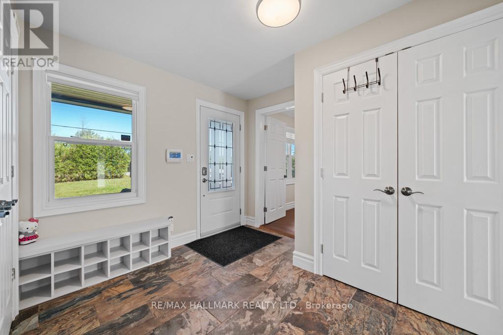 720 Lake Drive S, Georgina, Ontario  L4P 1V1 - Photo 9 - N12256295