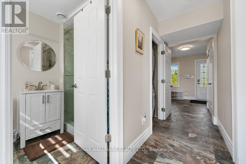 720 Lake Drive S, Georgina, Ontario  L4P 1V1 - Photo 43 - N12256295