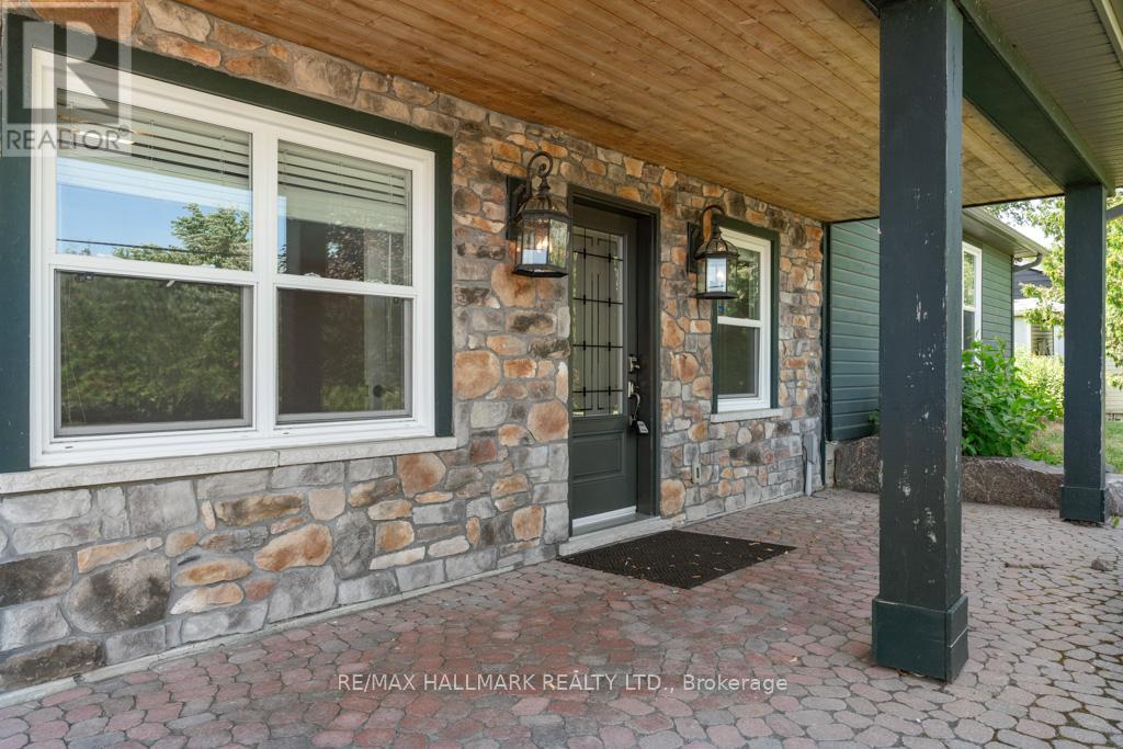 720 Lake Drive S, Georgina, Ontario  L4P 1V1 - Photo 7 - N12256295