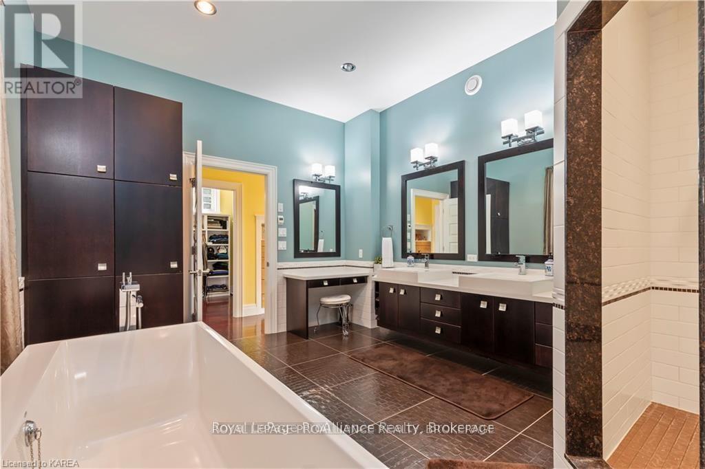 1618 St Lawrence Avenue, Kingston, Ontario  K7L 4V1 - Photo 25 - X12262863