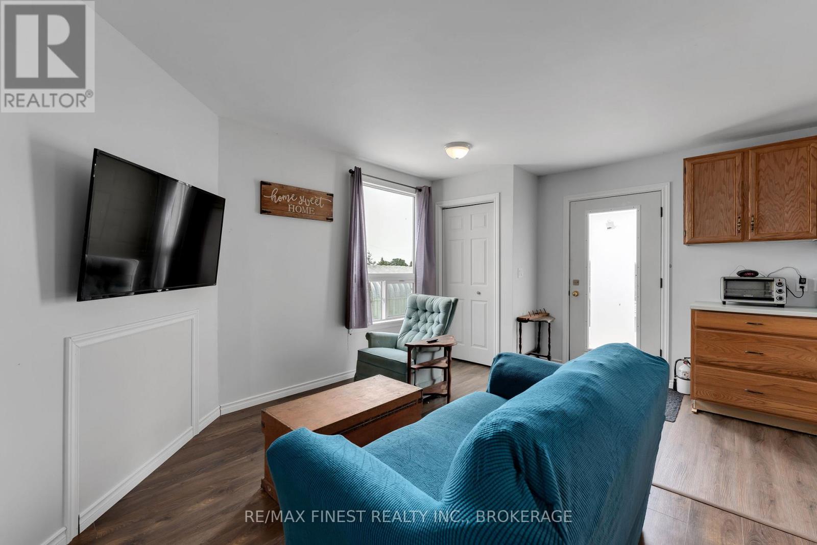 Property at 780 WING ROAD image 5