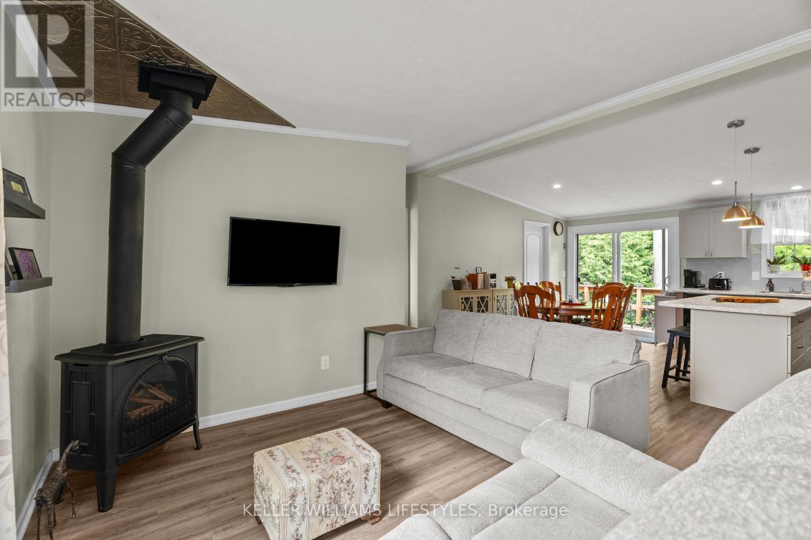 13 Kellestine Drive, Strathroy-Caradoc (Se), Ontario  N7G 0C5 - Photo 5 - X12263044