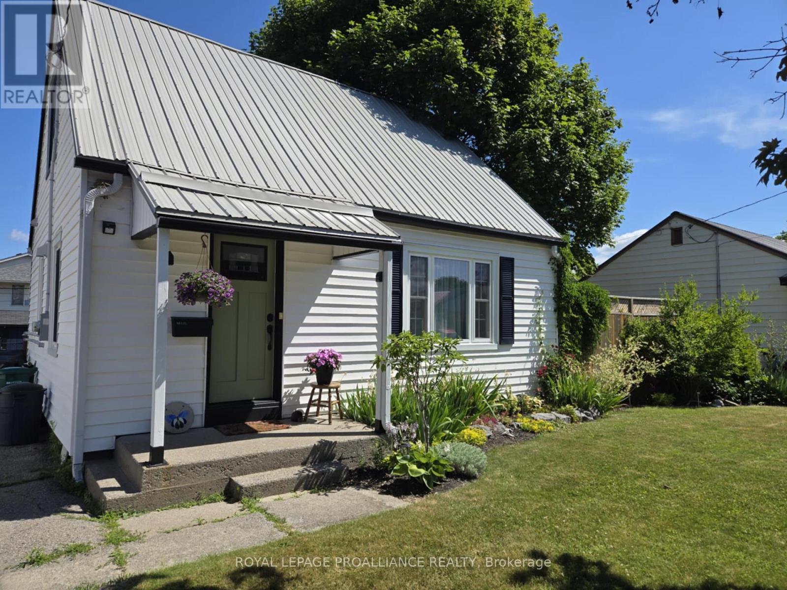 Property at 18 WILSON CRESCENT image 2