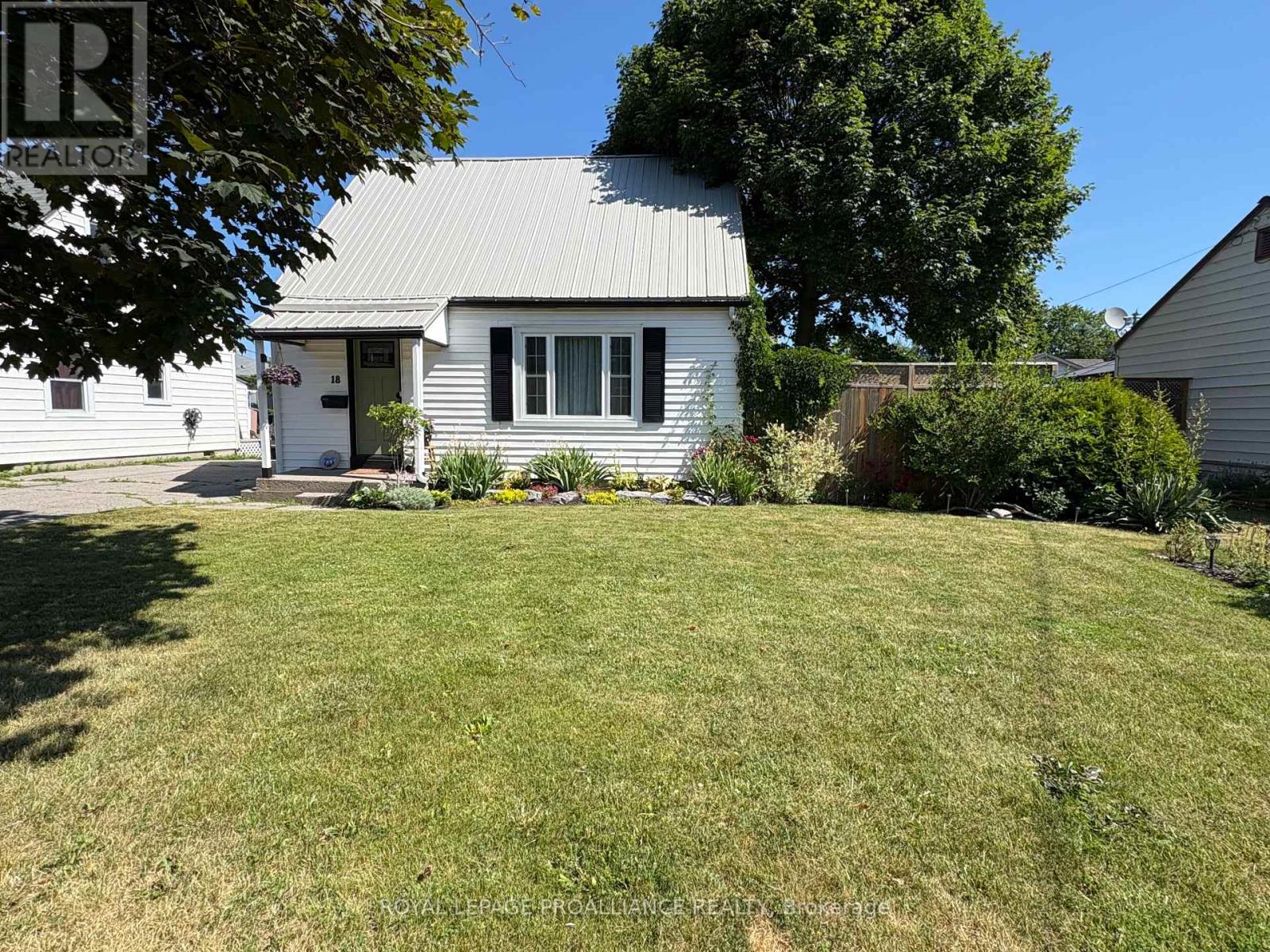 Property at 18 WILSON CRESCENT image 3
