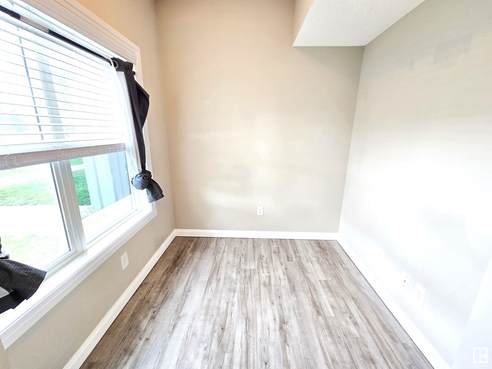Property at #62 3710 ALLAN DR SW image 2
