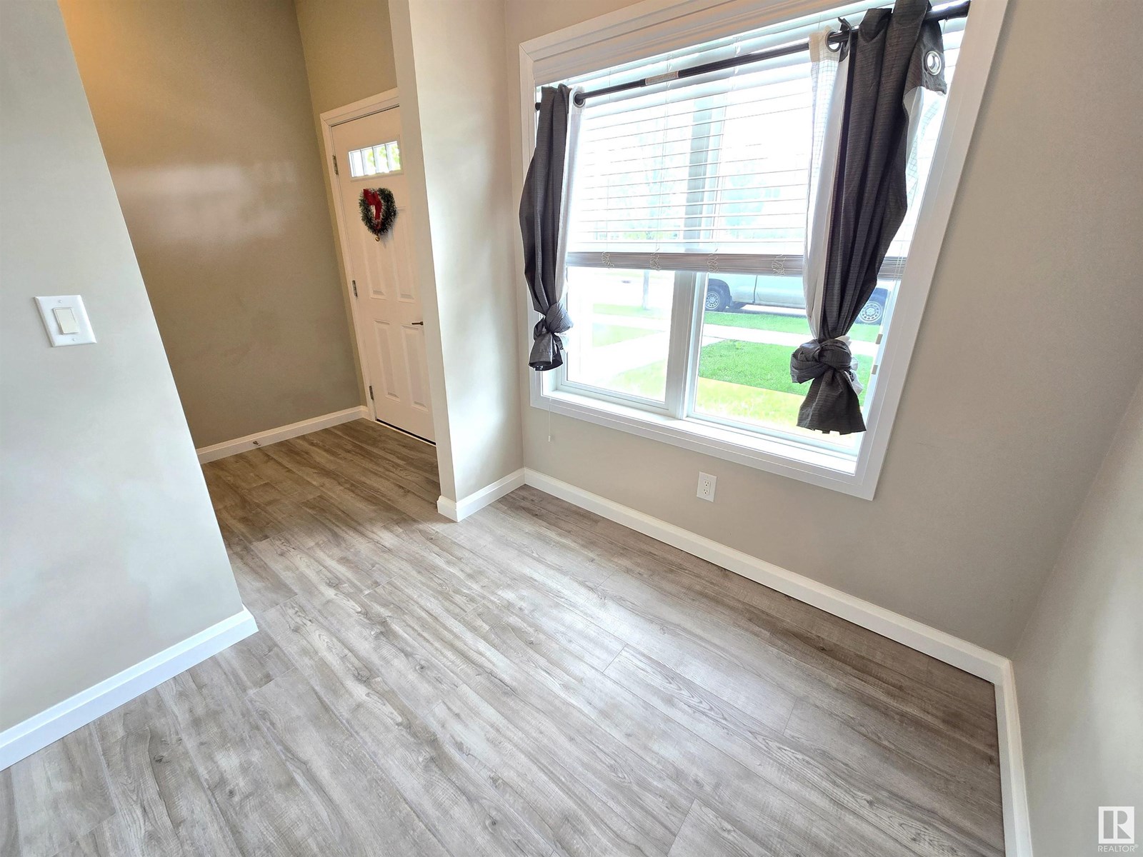 Property at #62 3710 ALLAN DR SW image 3