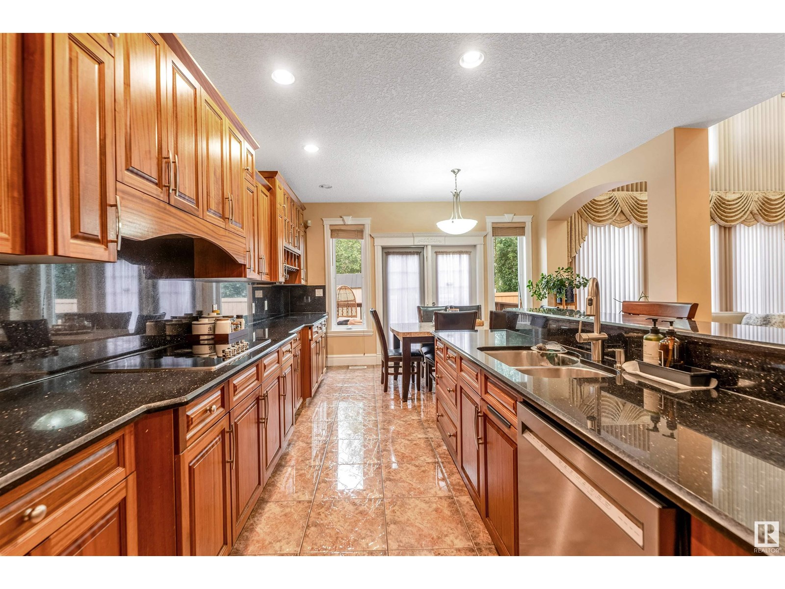 Property at 6807 18 AV SW image 1