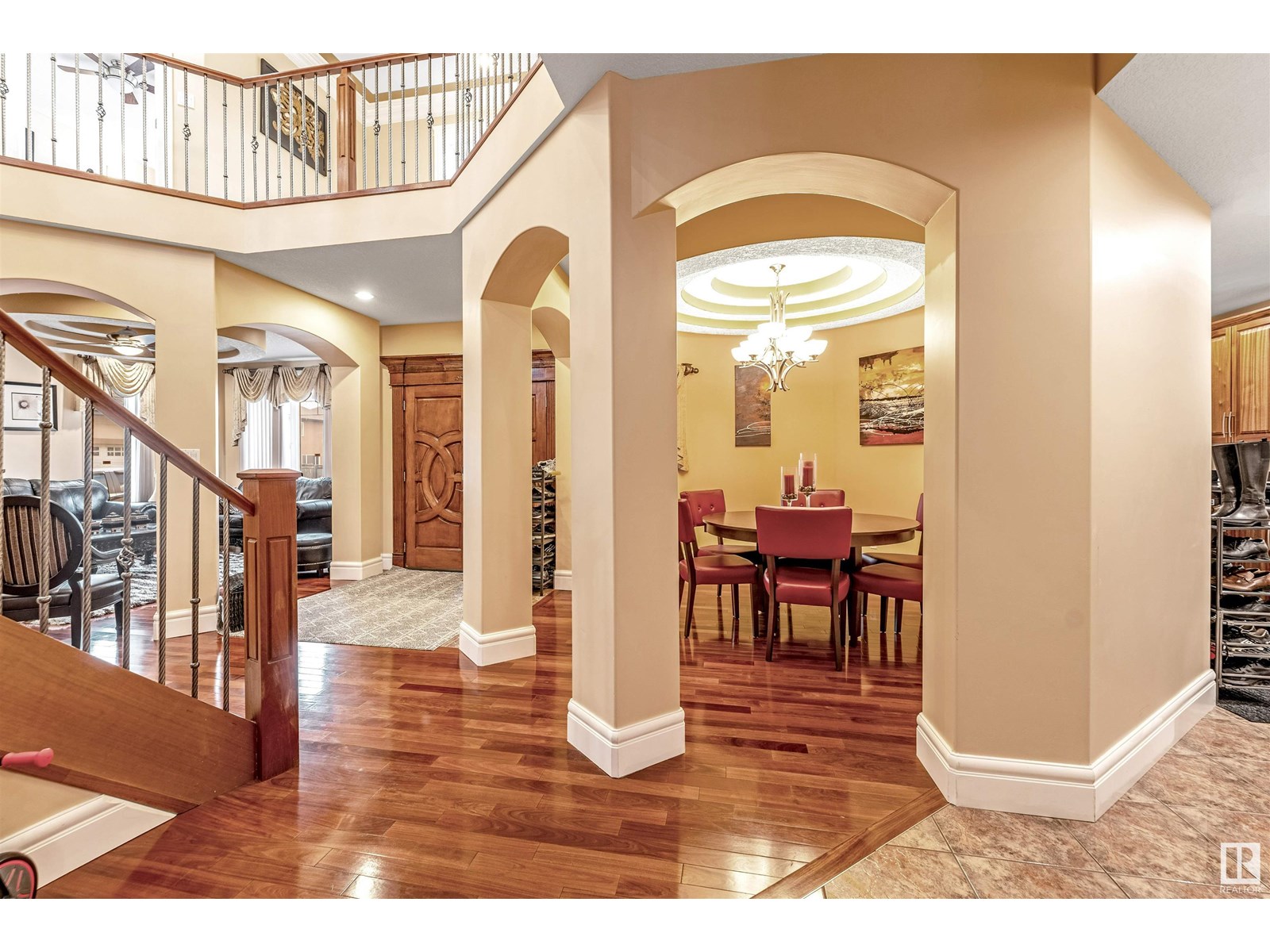 Property at 6807 18 AV SW image 3