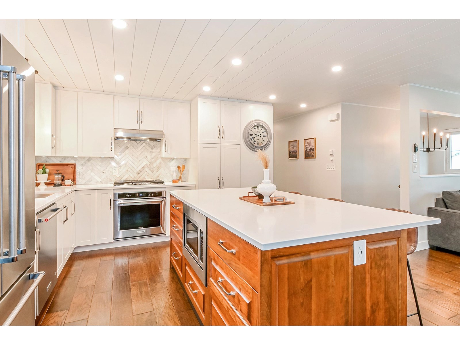 Property at 21236 94A AVENUE image 3