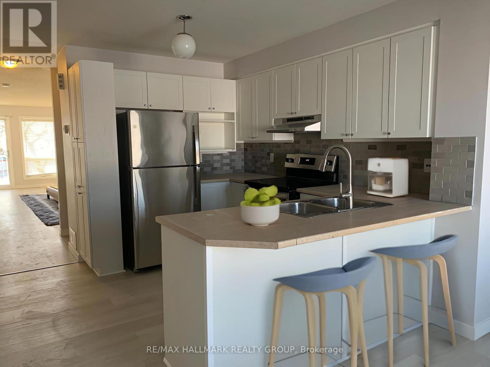 Property at 281 AQUAVIEW DRIVE image 3